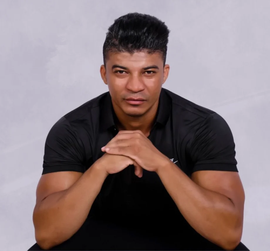 Cristiano Rodrigues, personal trainer, em seu retrato profissional